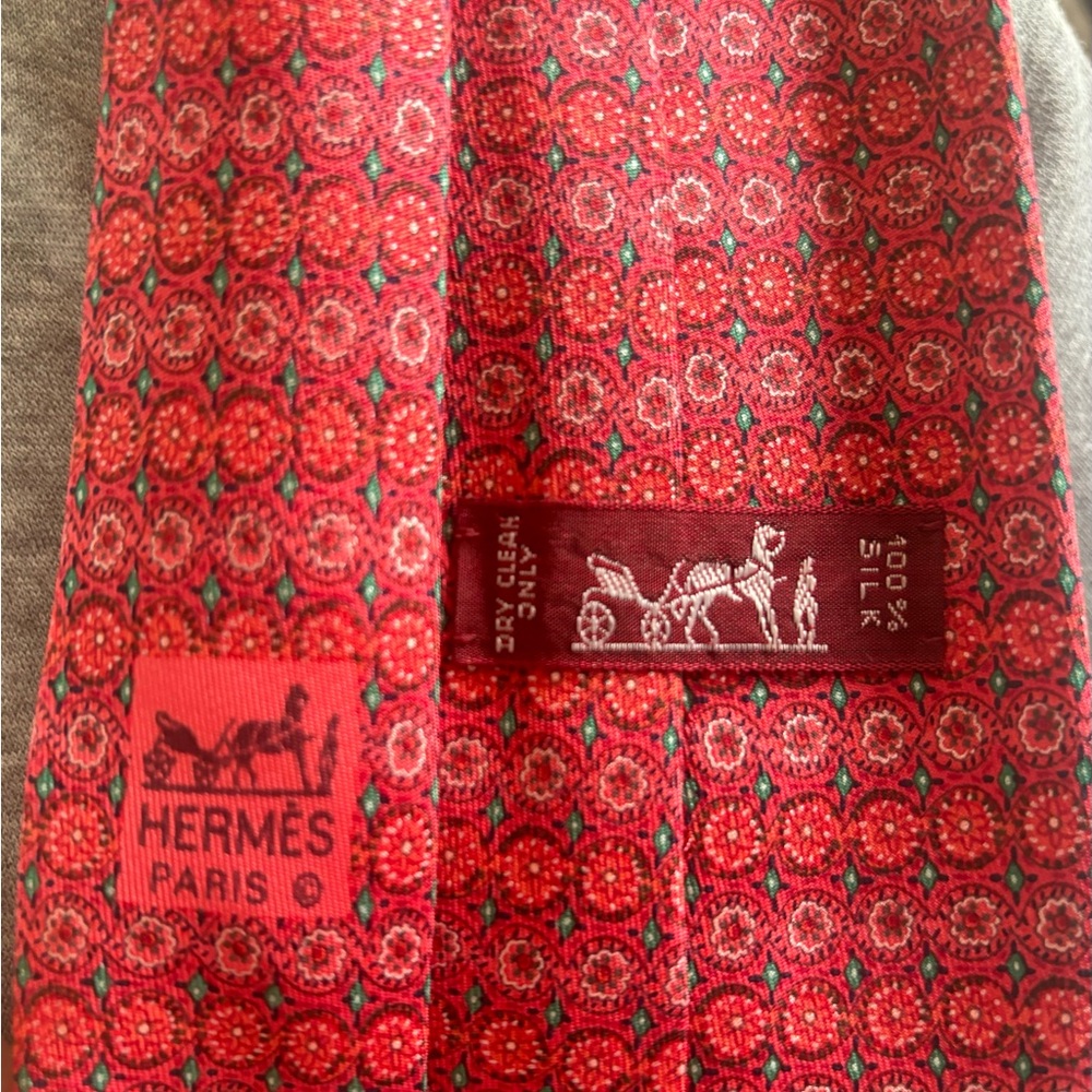 HERMES Vintage 100% silk Hermès Paris necktie in a vibrant red floral design